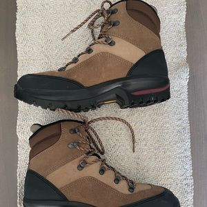 Like New - Lowa Hiking Boots, US Men’s 7.5, EU 40